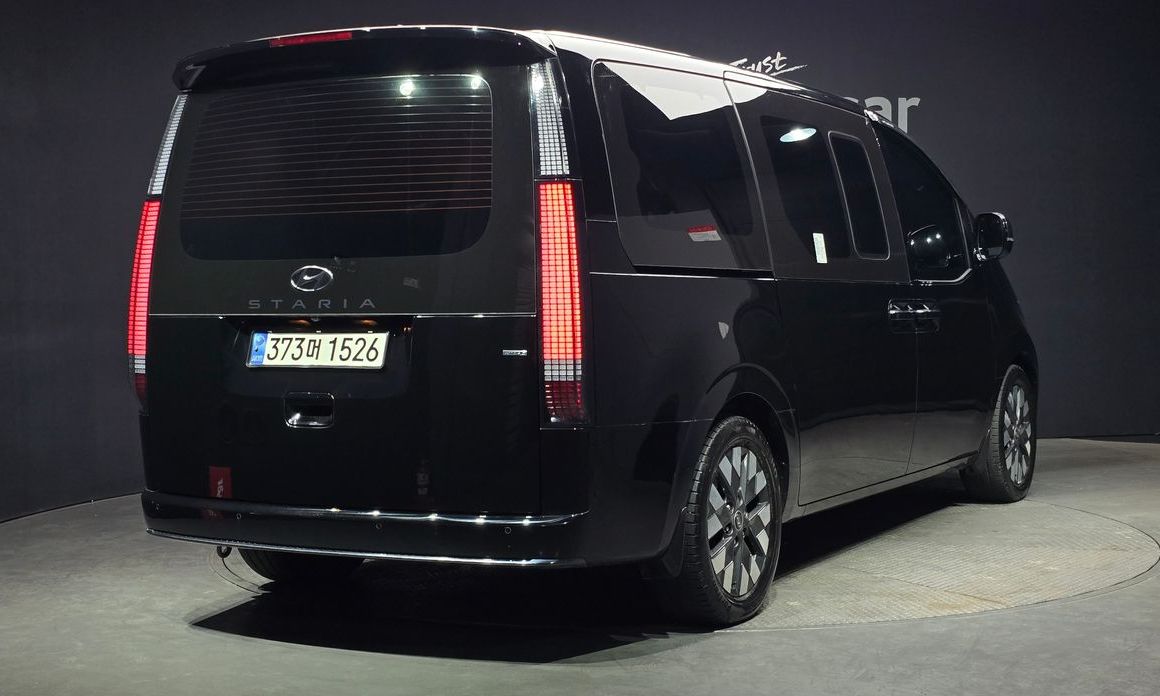Hyundai Staria 4WD Lounge 9-Seater, 2023