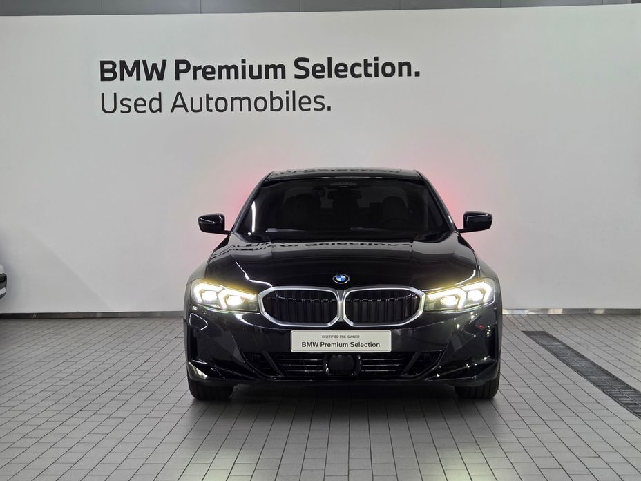BMW 3-Series 320i, 2023