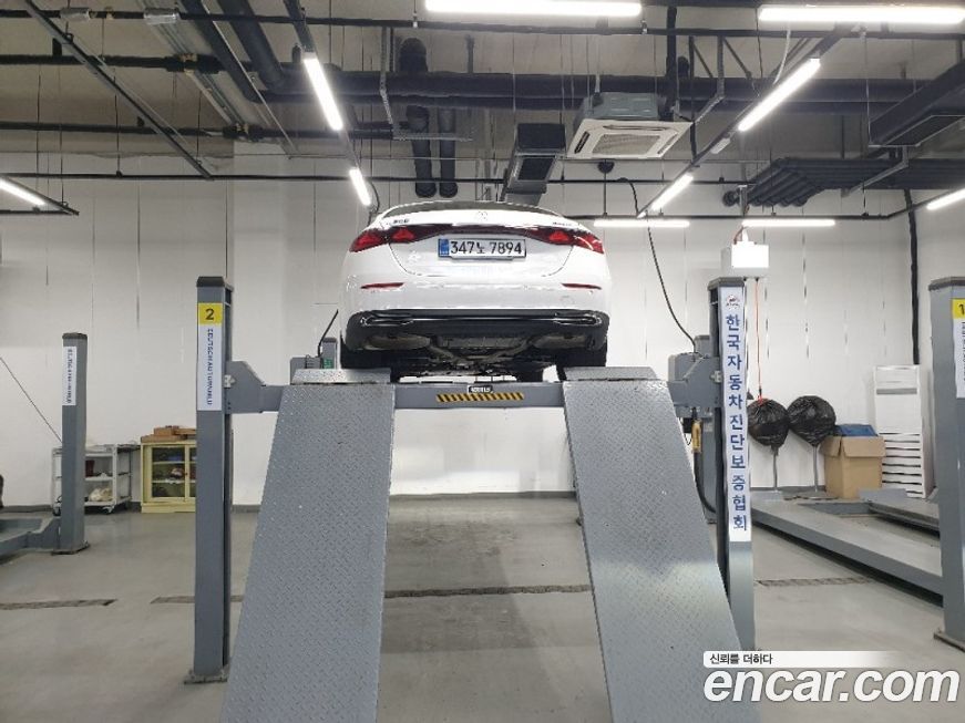 Mercedes-Benz E-Class E300 4MATIC Exclusive, 2026