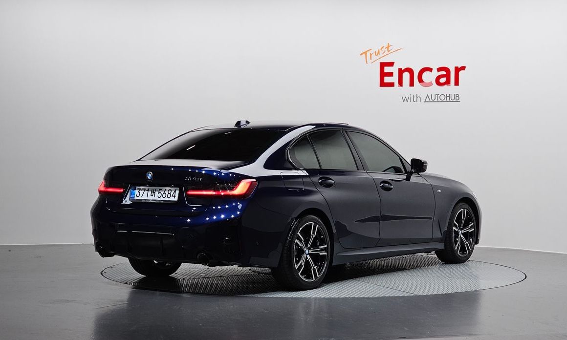 BMW 3-Series 320i M Sport, 2025