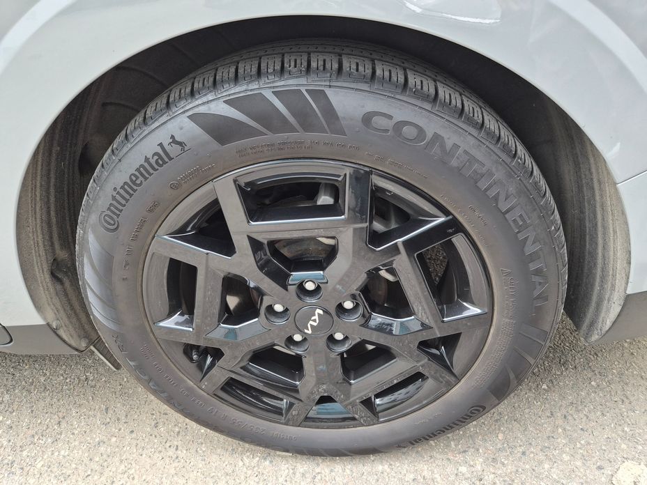 Kia Carnival 9-Seater Gravity, 2025