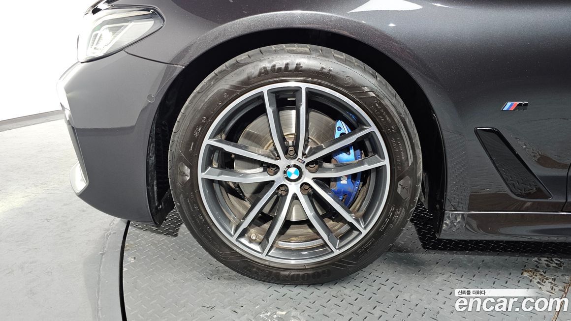 BMW 5-Series 520i M Sport, 2023