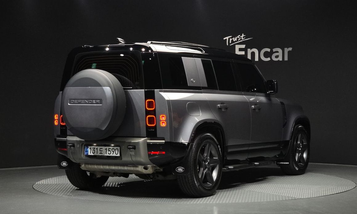 Land Rover Defender 110 P300 X-Dynamic SE, 2024