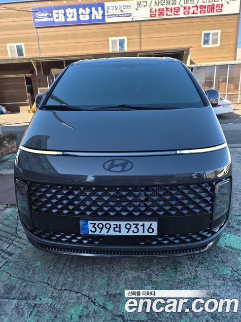 Hyundai Staria 4WD Lounge 9-Seater, 2025