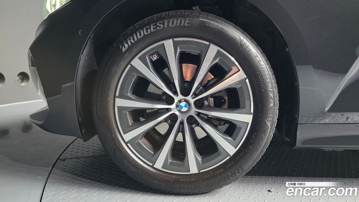 BMW 3-Series 320i, 2023