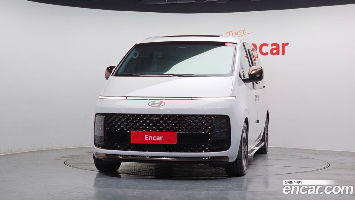 Hyundai Staria 4WD Lounge 9-Seater, 2025