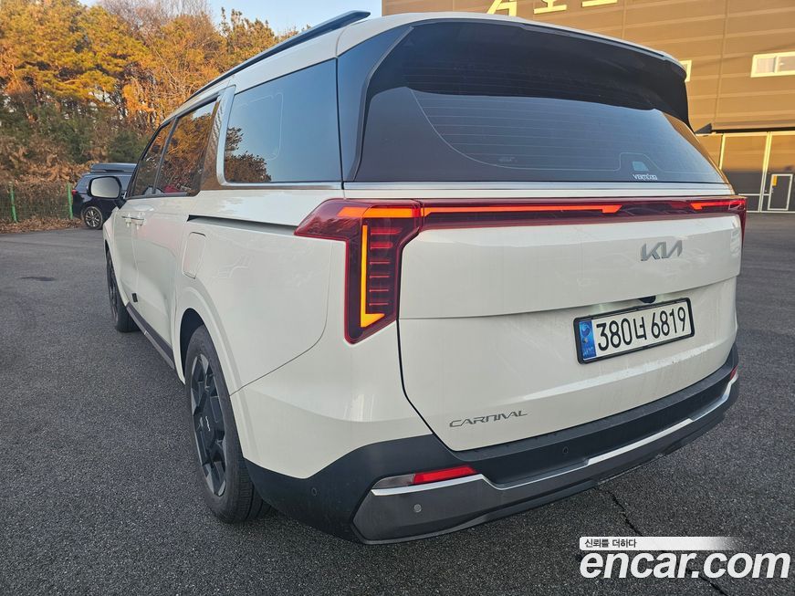 Kia Carnival 7-Seater Signature, 2024