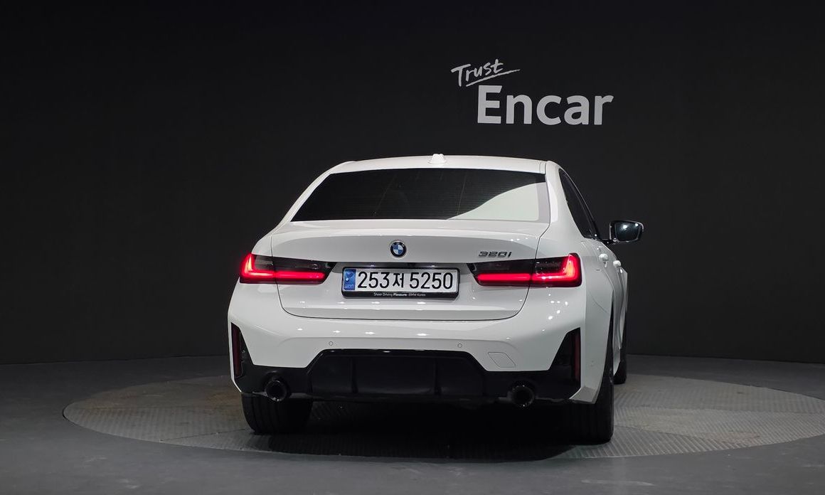 BMW 3-Series 320i M Sport, 2024