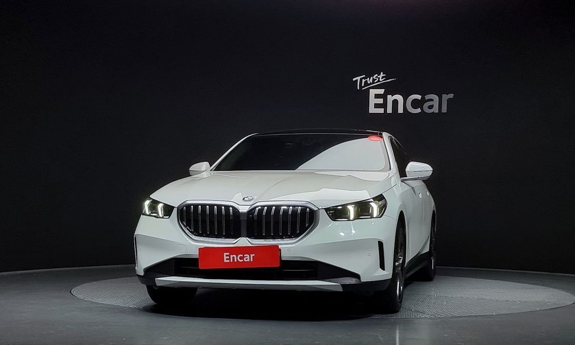 BMW 5-Series 520i, 2025
