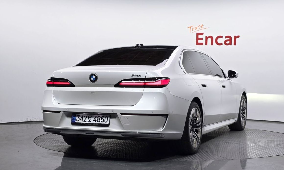 BMW 7-Series 740i sDrive Design Pure Excellence, 2023
