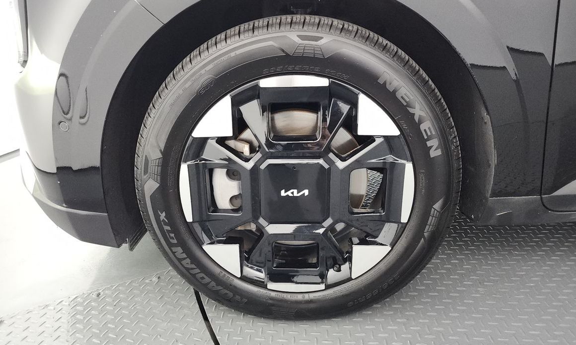 Kia Carnival 9-Seater Signature, 2025