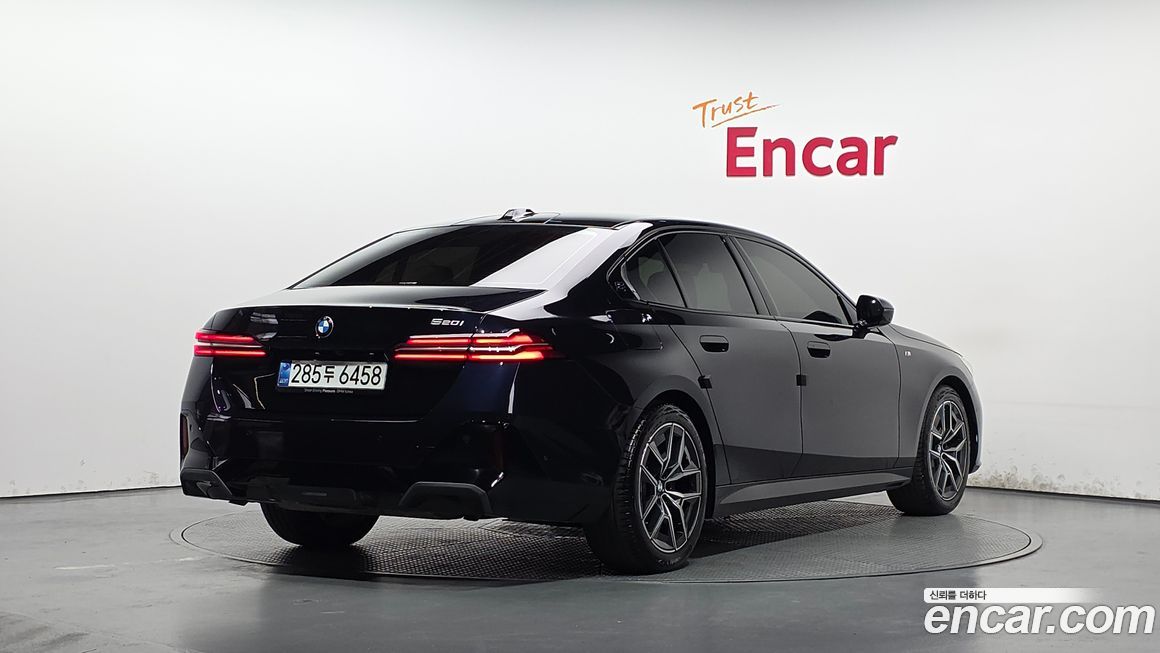 BMW 5-Series 520i M Sport, 2025
