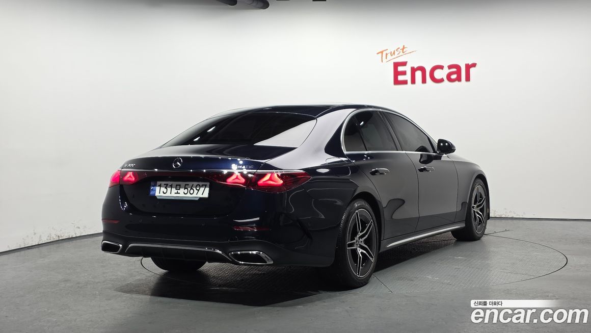 Mercedes-Benz E-Class E300 4MATIC AMG Line, 2024