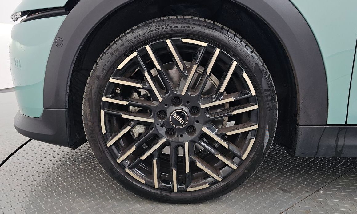 Mini Cooper Favoured, 2025