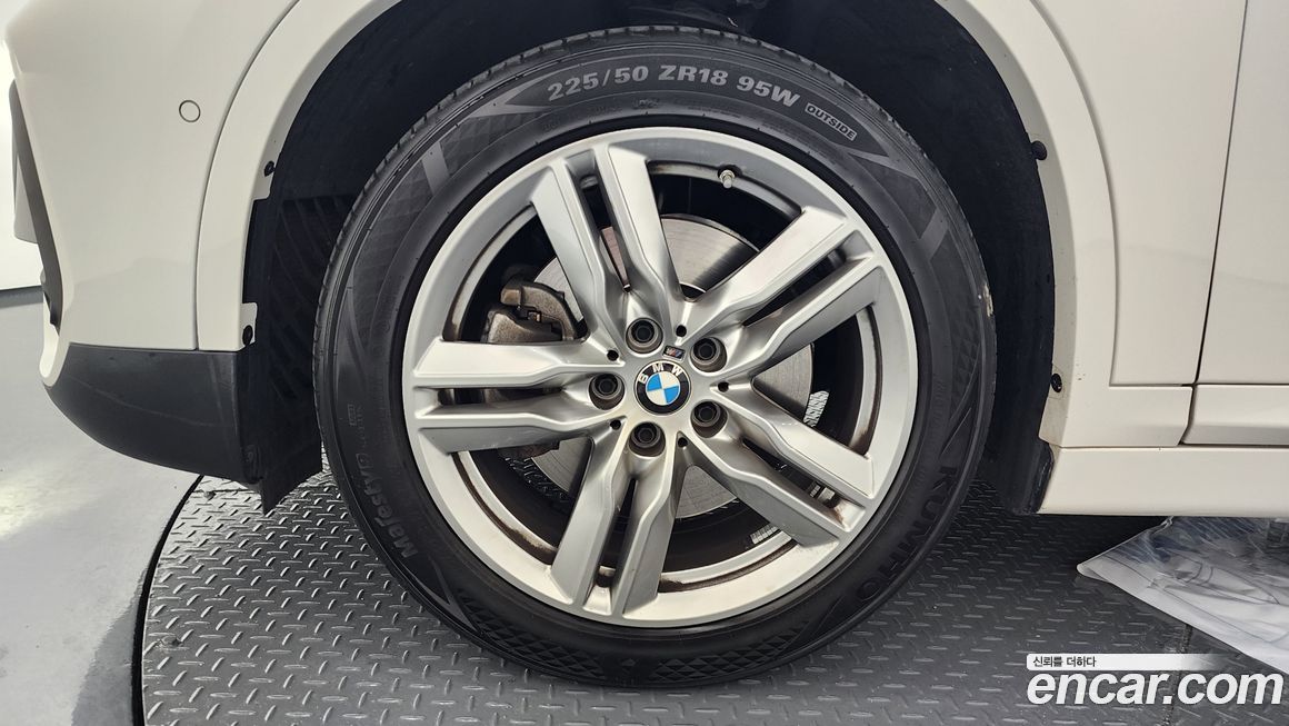 BMW X1 xDrive 20i M Sport, 2022