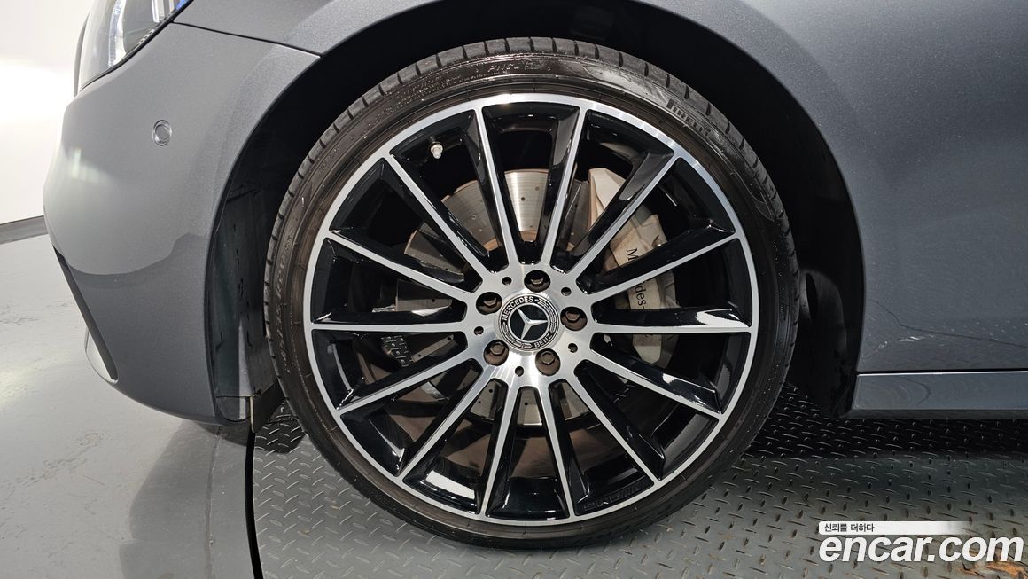 Mercedes-Benz E-Class E350 4MATIC AMG Line, 2023