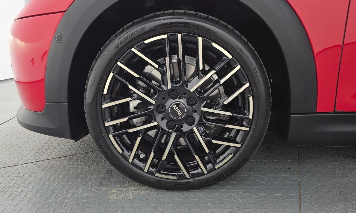 Mini Cooper Favoured, 2025