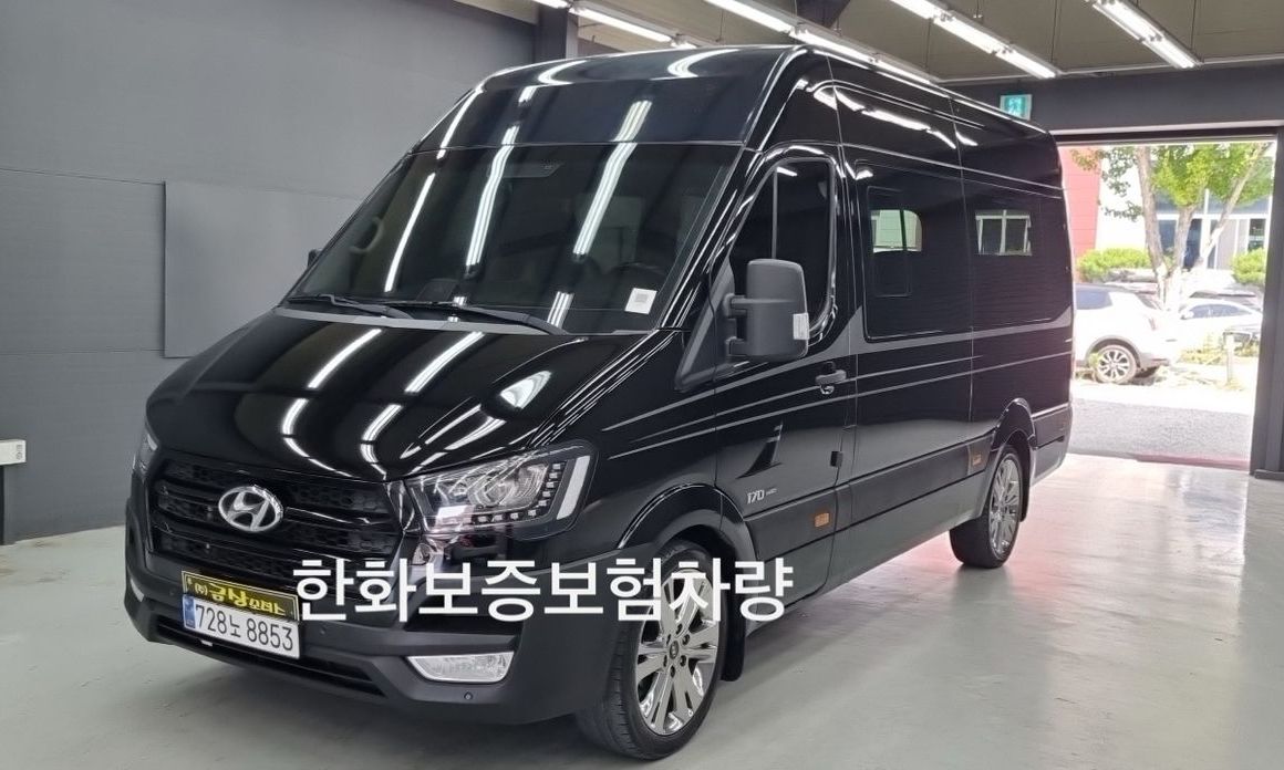 Hyundai Solati 15-seater, 2021