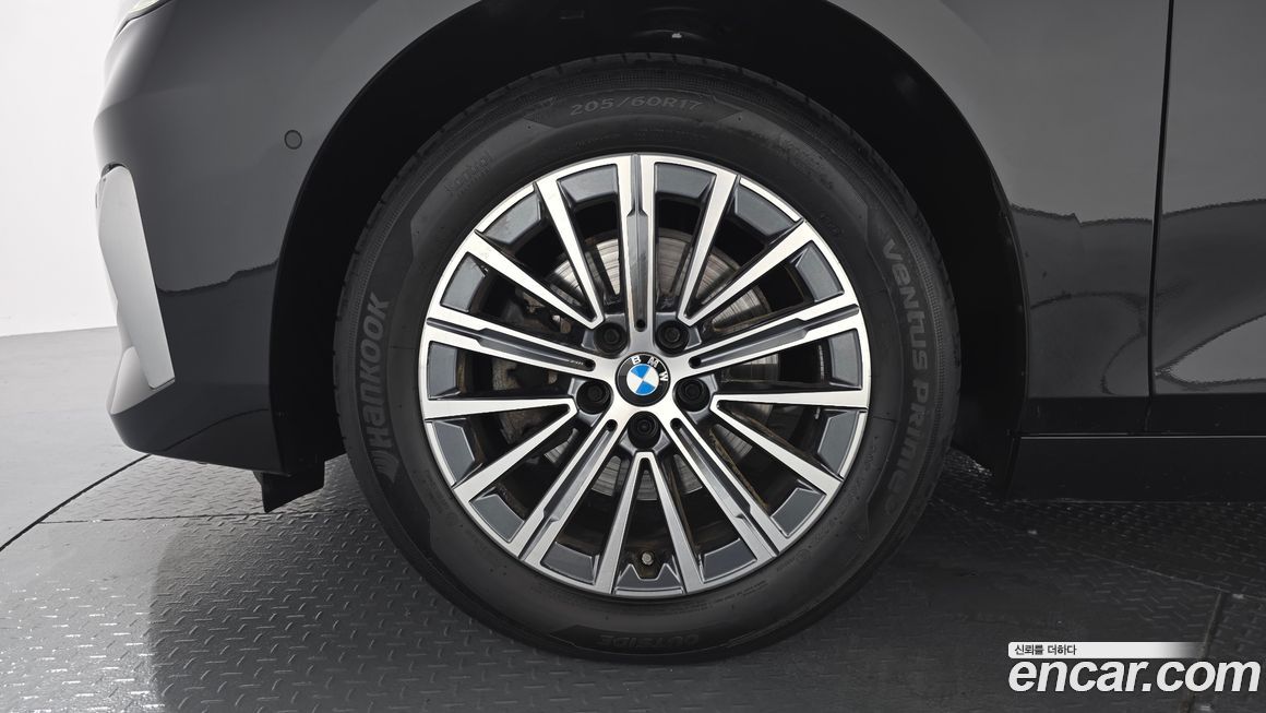 BMW 2-Series 220i Luxury, 2023