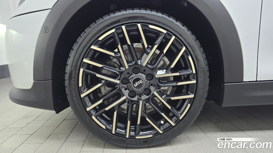 Mini Cooper Favoured, 2025