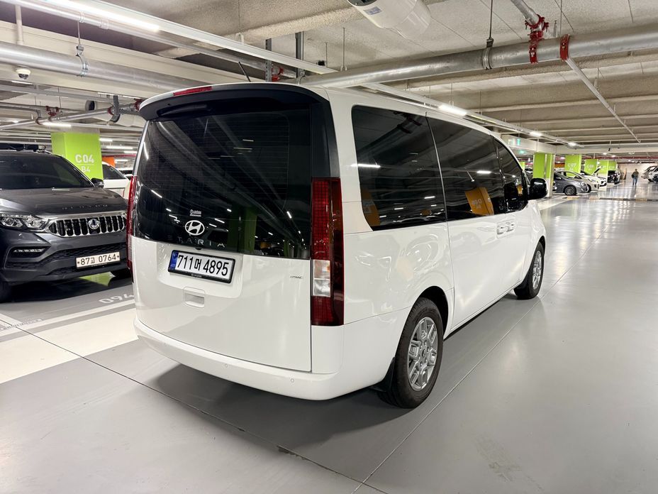 Hyundai Staria 4WD Tourer 11-Seater, 2025
