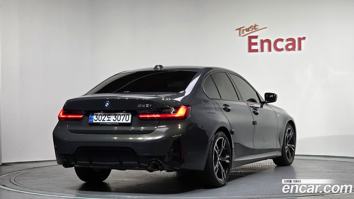 BMW 3-Series 320i M Sport, 2025