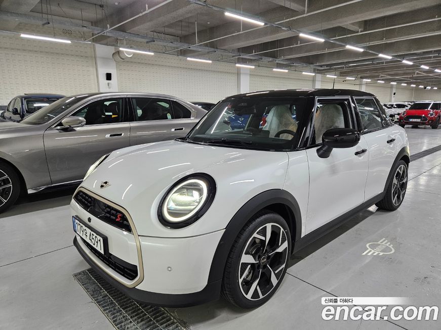 Mini Cooper 5 Door Favoured, 2026