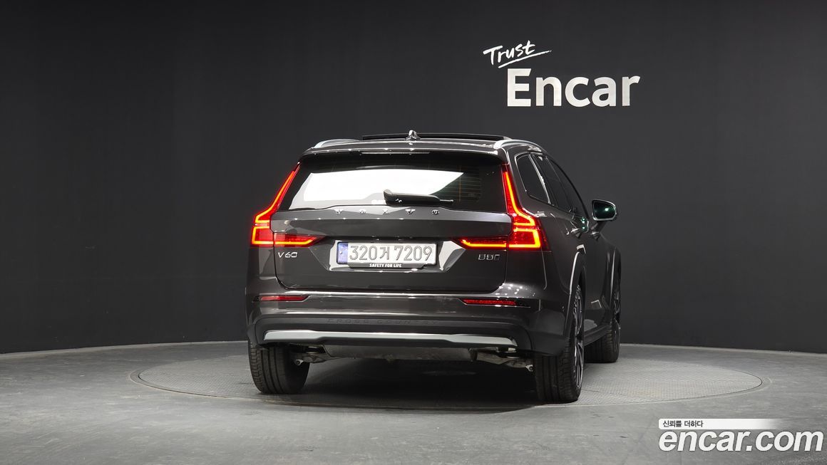 Volvo V60 B5 Ultimate AWD, 2024