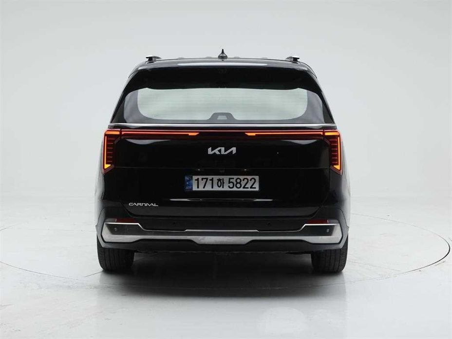 Kia Carnival 9-Seater Signature, 2024