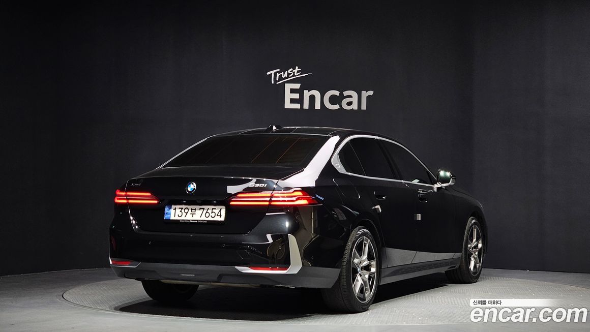 BMW 5-Series 530i xDrive, 2024