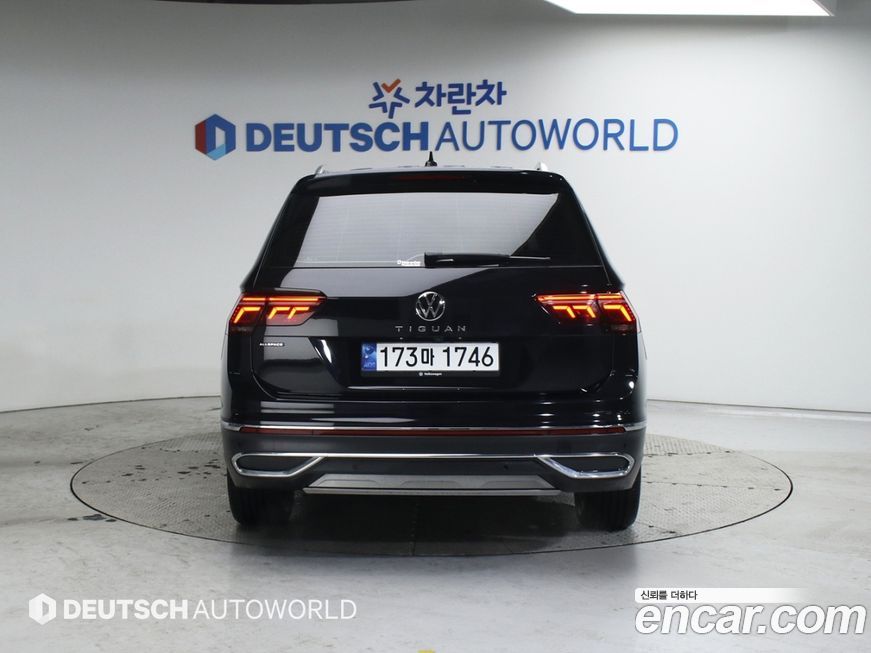 Volkswagen Tiguan 2.0 TSI Prestige, 2024