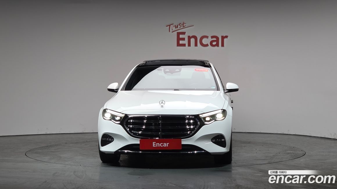Mercedes-Benz E-Class E300 4MATIC Exclusive, 2025