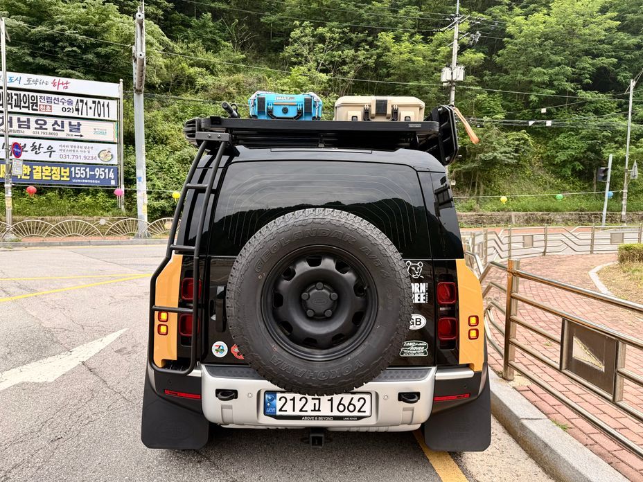 Land Rover Defender 110 D250 SE, 2022