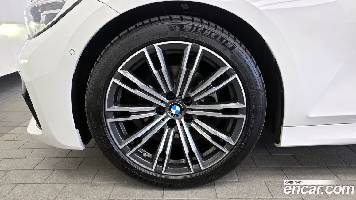 BMW 3-Series 320i M Sport, 2022