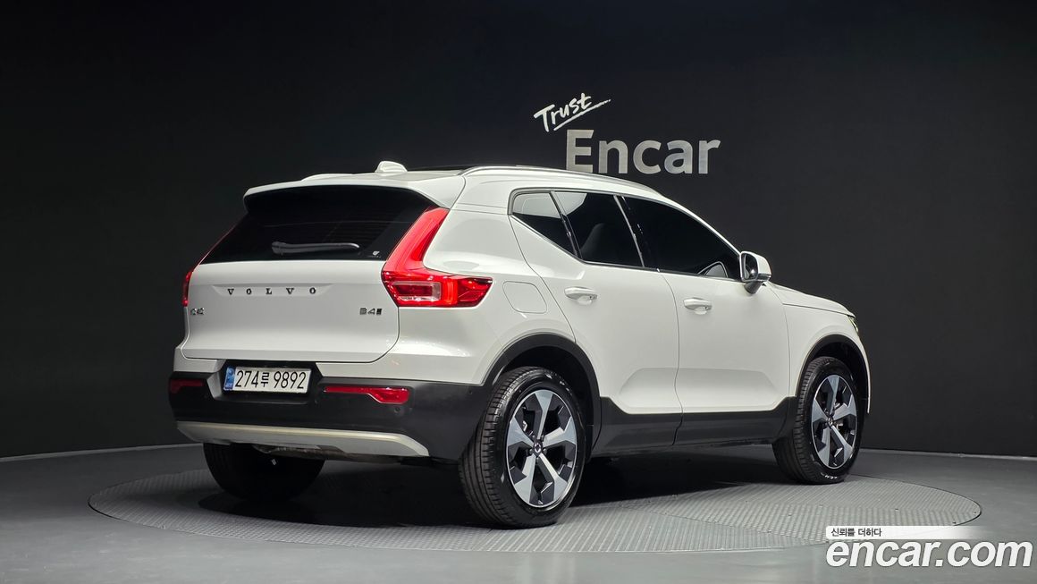 Volvo XC40 B4 Ultra Bright, 2025