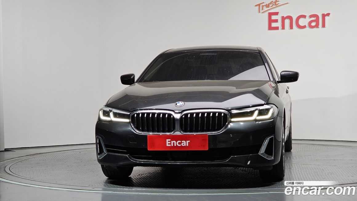 BMW 5-Series 530i Luxury, 2022
