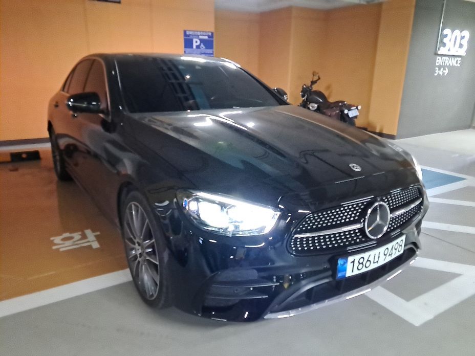Mercedes-Benz E-Class E350 4MATIC AMG Line, 2022