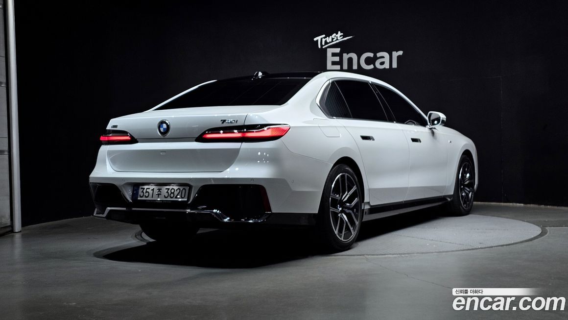 BMW 7-Series 740i xDrive M Sport, 2025