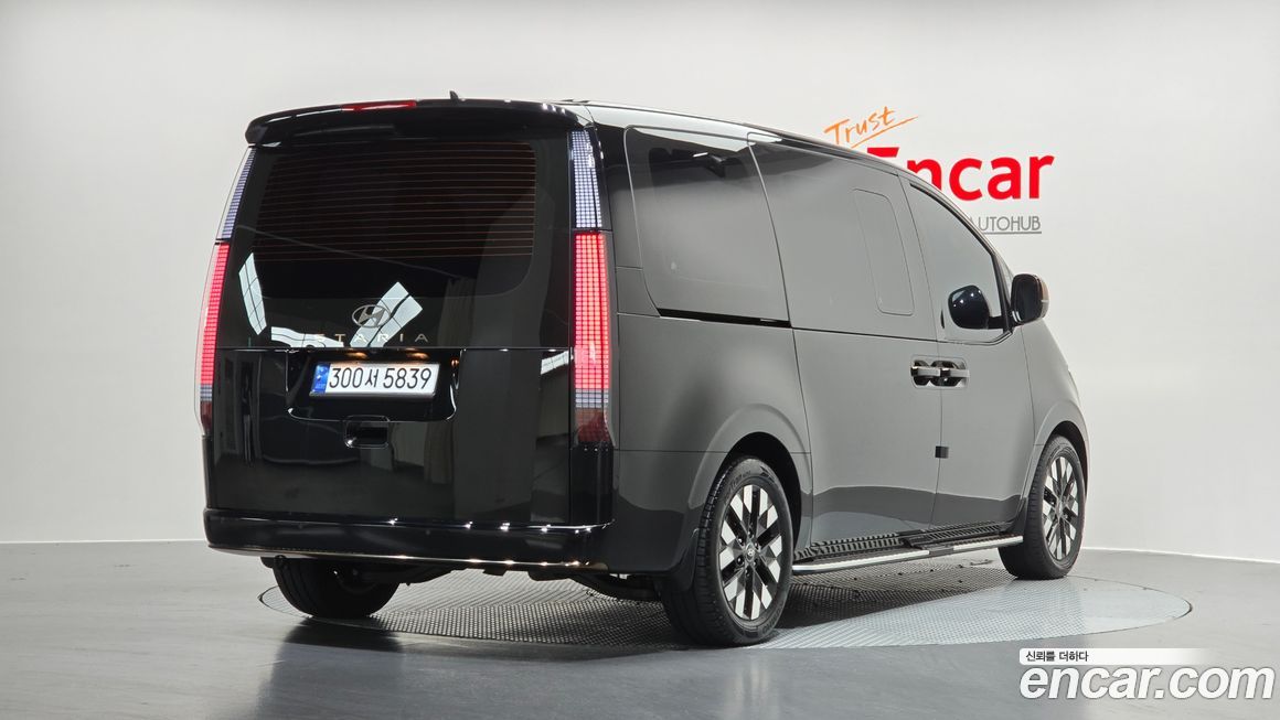 Hyundai Staria Lounge 9-Seater, 2025