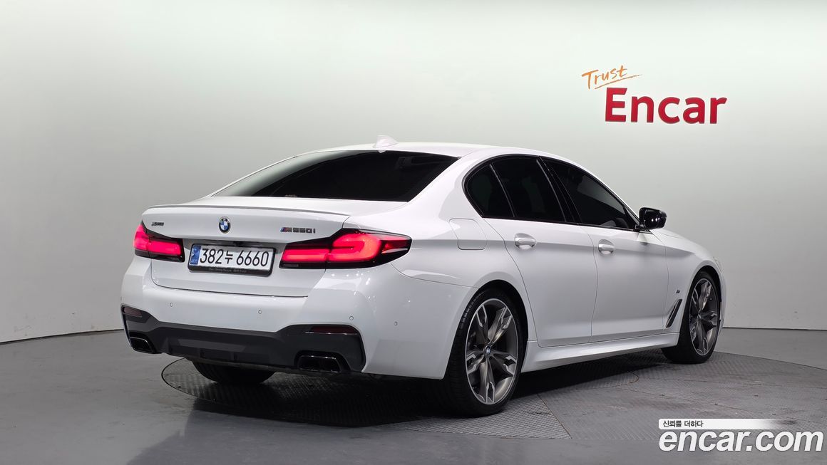 BMW 5-Series M550i xDrive, 2022