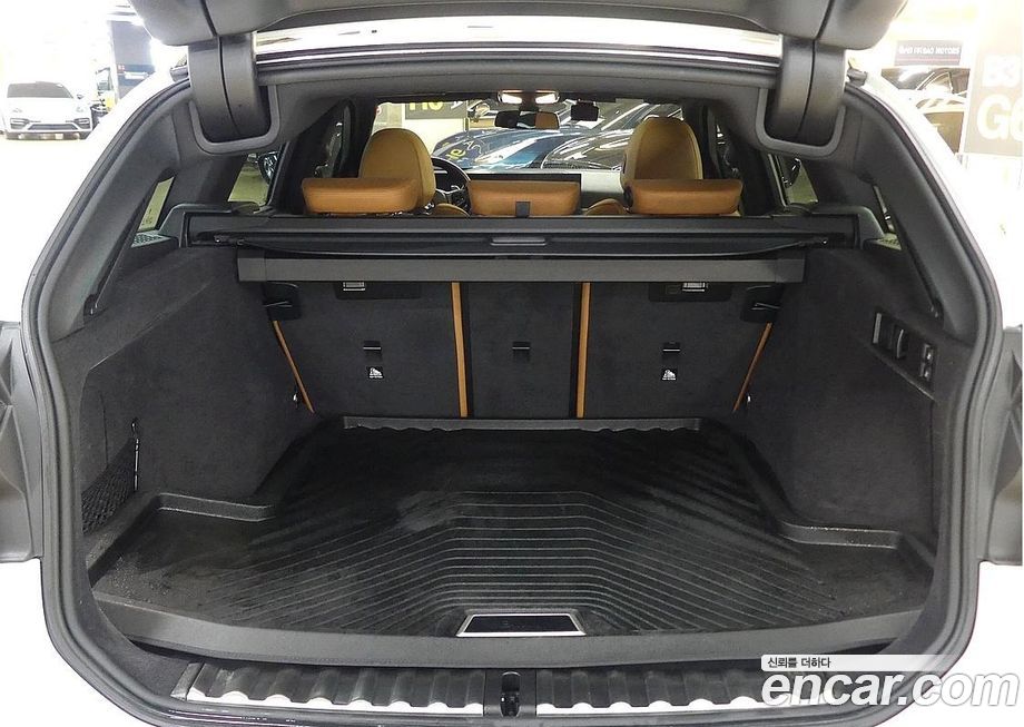 BMW 3-Series 320i Touring M Sports, 2024