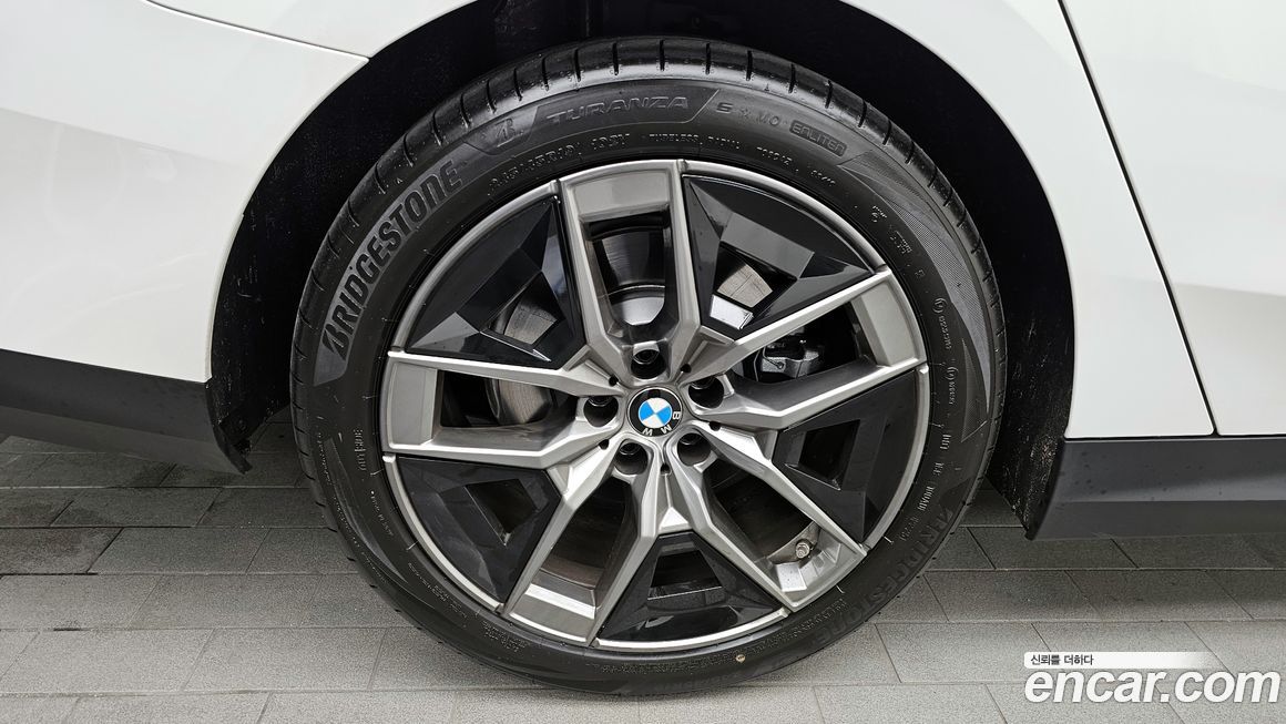 BMW 5-Series 520i, 2026