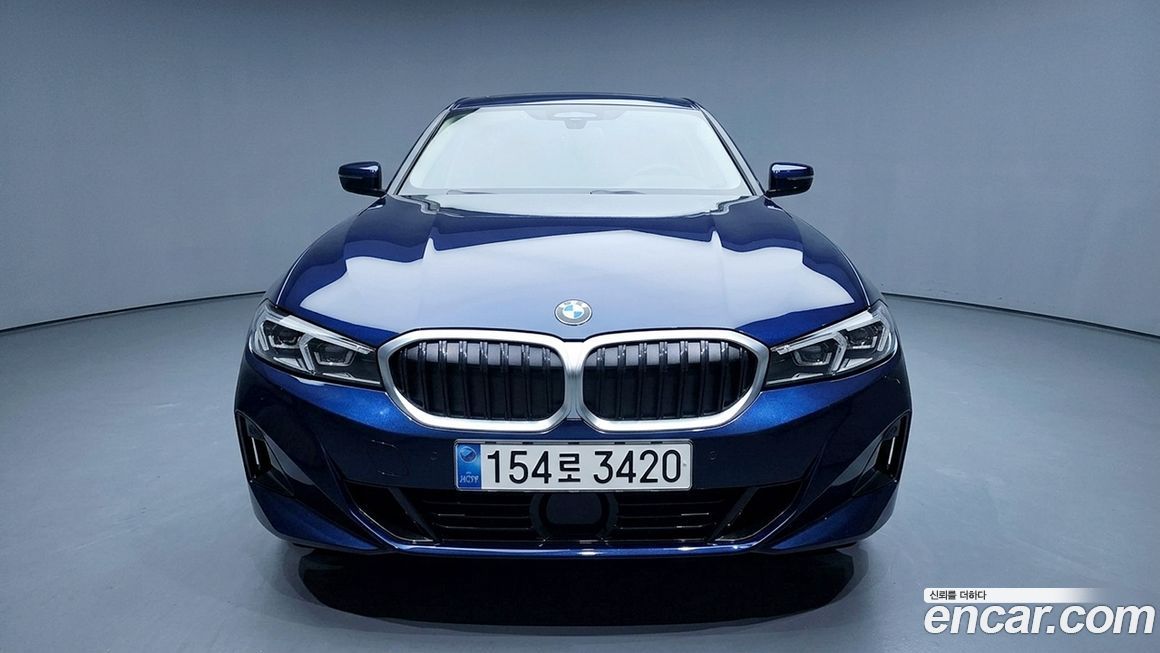 BMW 3-Series 320i, 2025