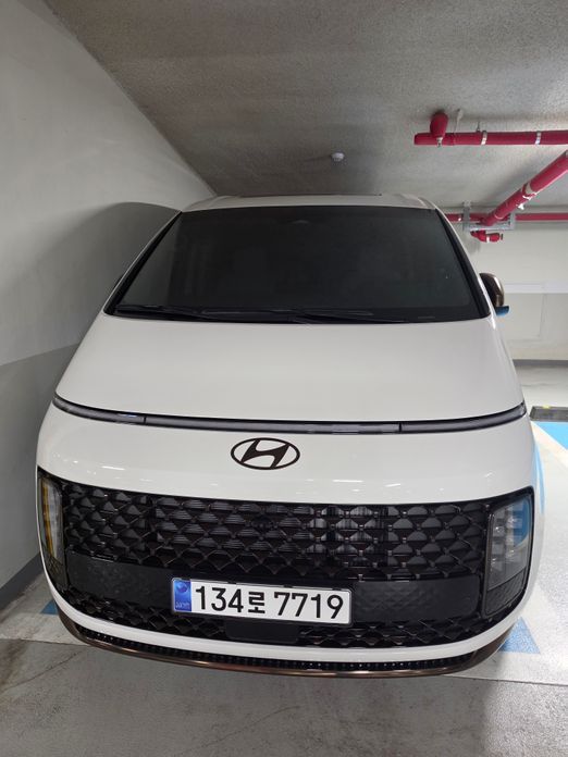 Hyundai Staria 4WD Lounge 9-Seater, 2025