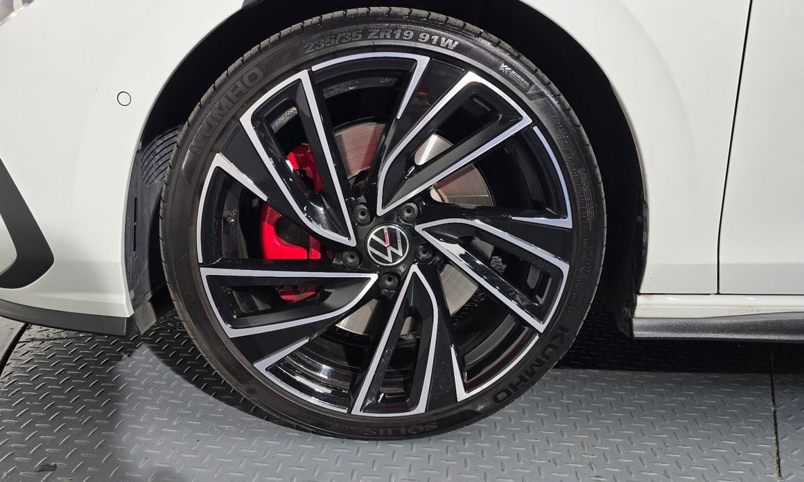 Volkswagen Golf 2.0 GTI, 2024