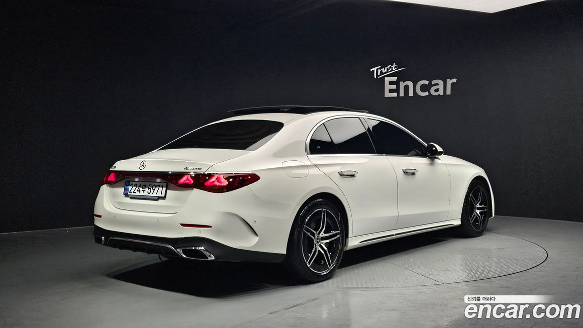 Mercedes-Benz E-Class E300 4MATIC AMG Line, 2024