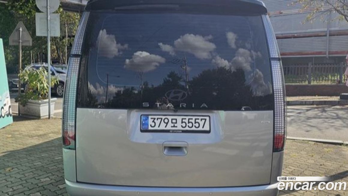 Hyundai Staria 4WD Lounge 9-Seater, 2025