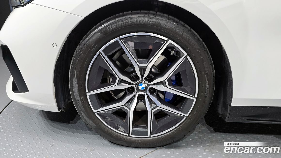 BMW 5-Series 520i M Sport, 2025