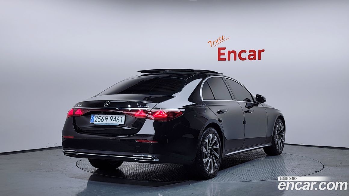 Mercedes-Benz E-Class E300 4MATIC Exclusive, 2024