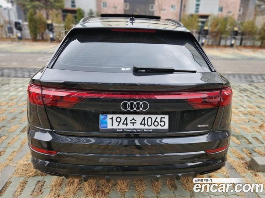 Audi Q8 55 TFSI Quattro Premium, 2025